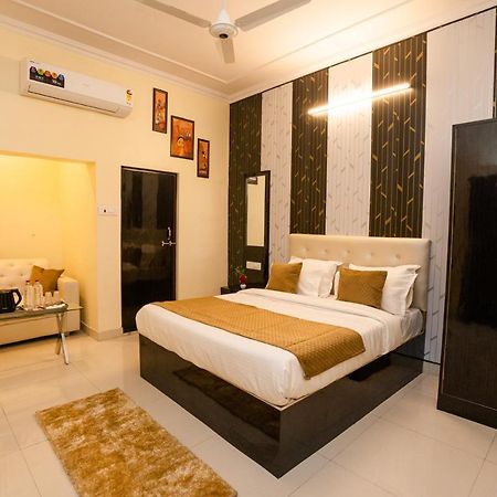 Ventex Inn Lucknow Buitenkant foto