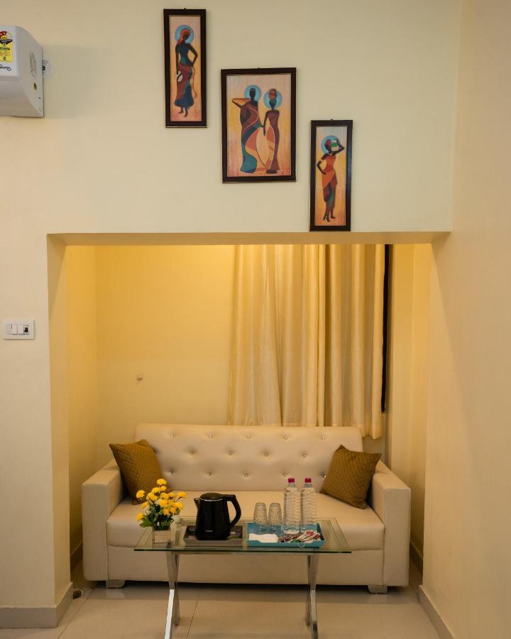 Ventex Inn Lucknow Buitenkant foto